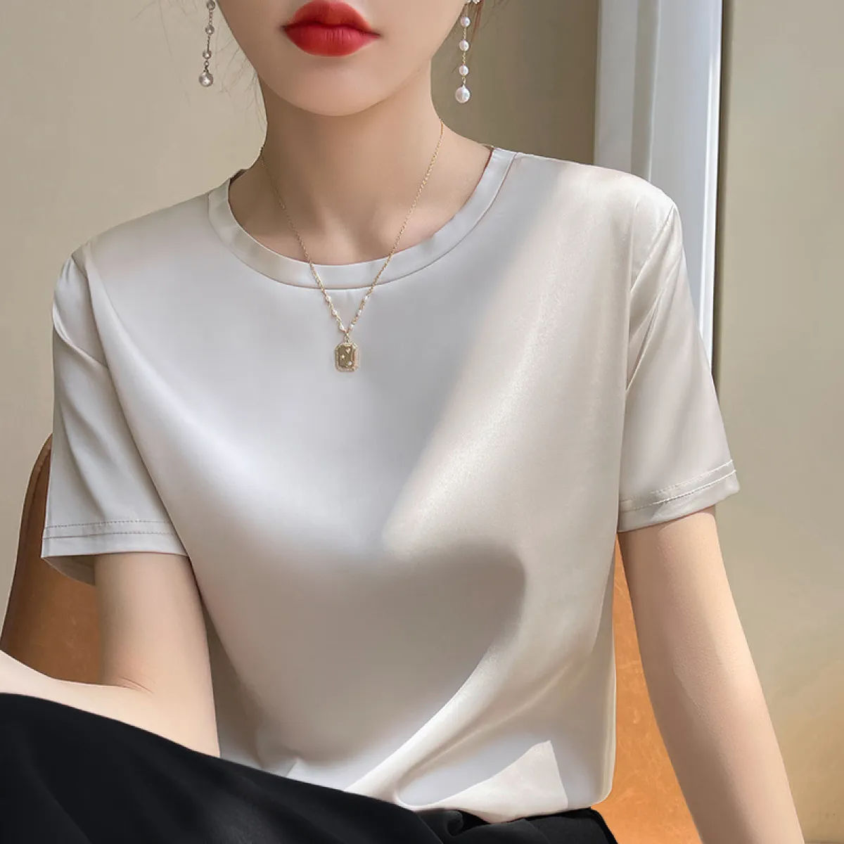 Annelotte | Women's Short Sleeve Crew Neck Satin Blouse